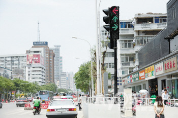 谷阳路纬六路交叉口的闯红灯处罚还是不处罚?
