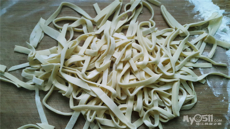 做美食 心情很重要--记忆中妈妈的手擀面最香