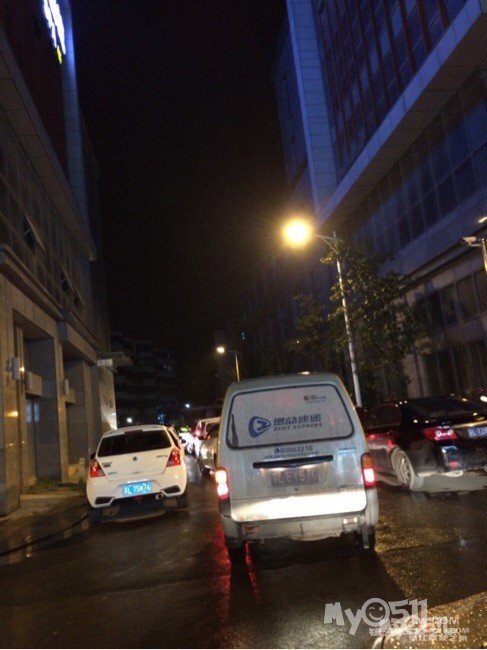 问责:到底归政府哪个部门管理,长时间没人管理