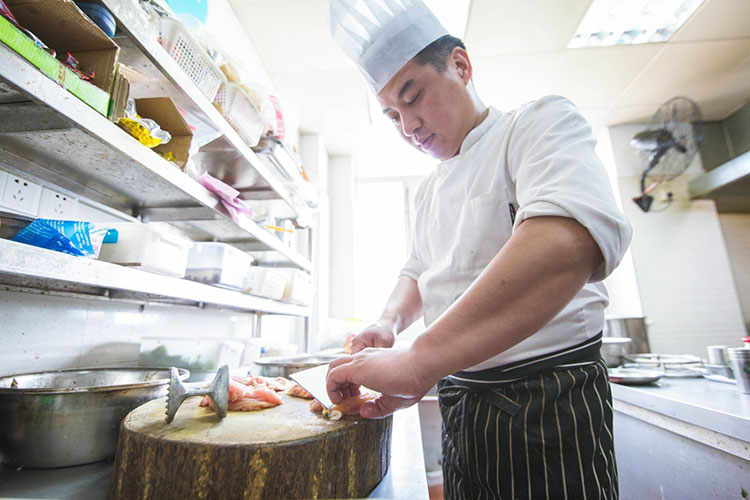 [美食江湖星第⑨话]星海飞的聋哑人老板李骏: 梦