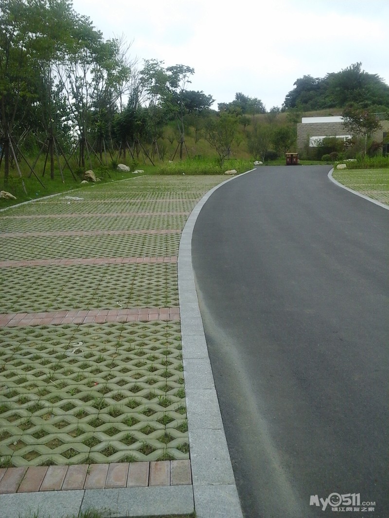 南山绿道快到市公安局这里的停车场如何进出?