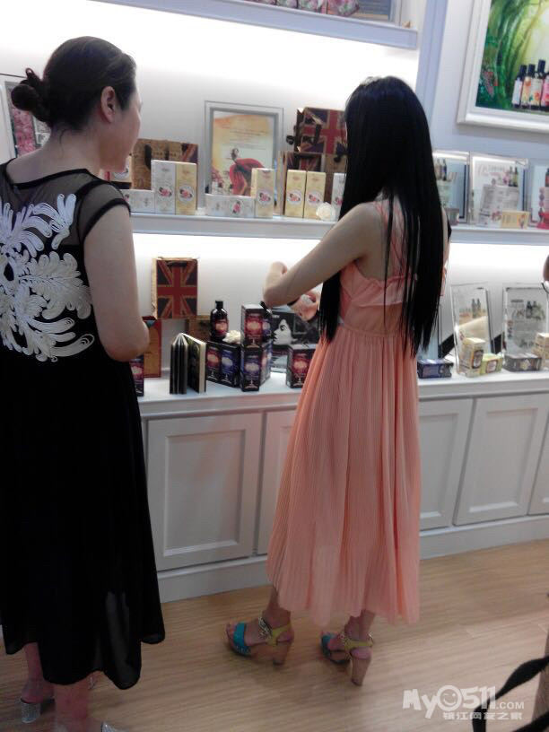艾芙洛专卖店<em>头发</em>短?<em>长长得慢吗</em>?艾芙洛4号森