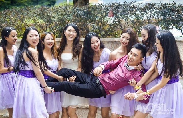 姐妹团 大婚当天陪你美美出嫁 为你搜集美美的