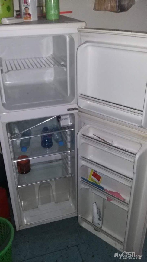 转让新飞小冰箱1台,成色8成到9成,价格300。1