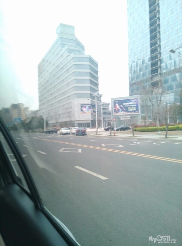 今天来丹徒新区接人,看到一群苏北口音的拉客