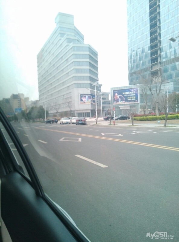 今天来丹徒新区接人,看到一群苏北口音的拉客