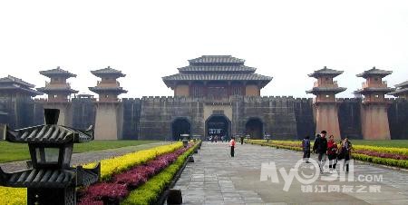 暑期自组团:湖州仁皇山、横店影视城、梦幻谷