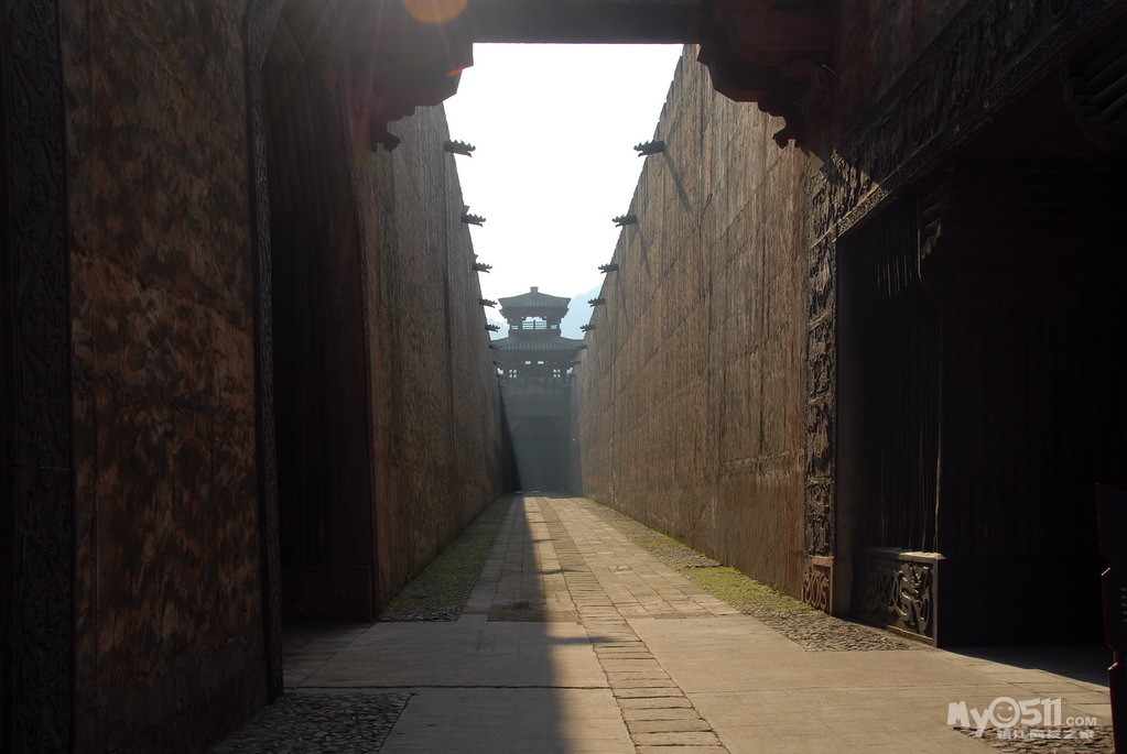 暑期自组团:湖州仁皇山、横店影视城、梦幻谷