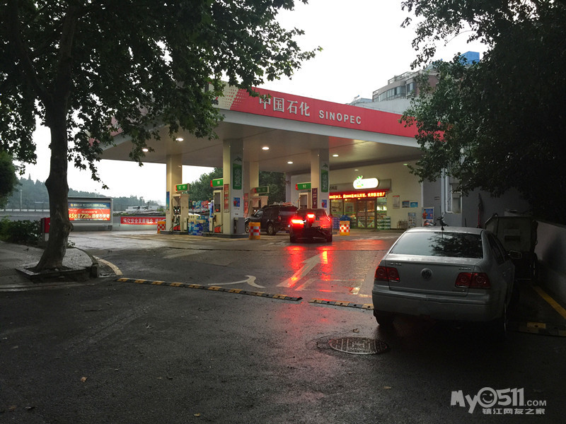 镇江中石化天桥加油站无法无天欺骗附近居民!