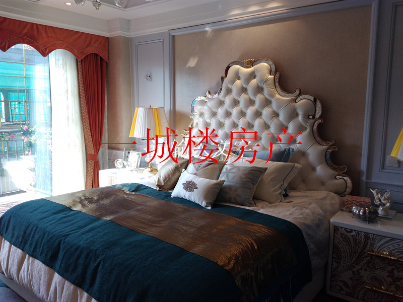 学府 中建大观双拼别墅215平米,((美国)),有院子