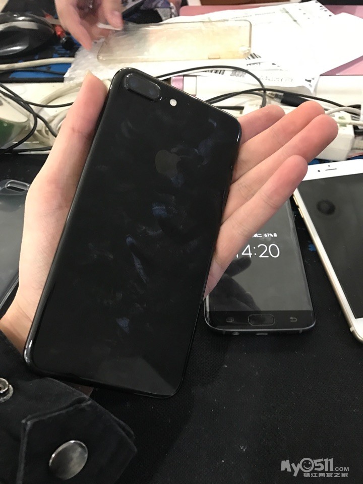 出7P亮黑 128换过屏 激活不到一个月 5588 - 闲