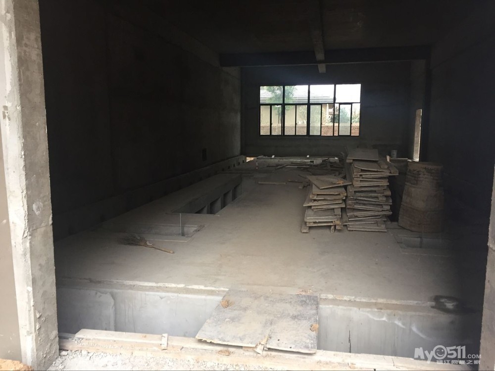 江山名洲小区230平方米配电房连着住宅楼建造