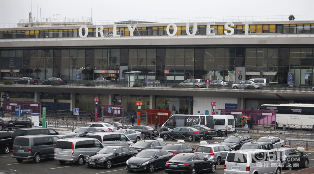 巴黎奥利机场发生枪击事件 警方已展开行动 -