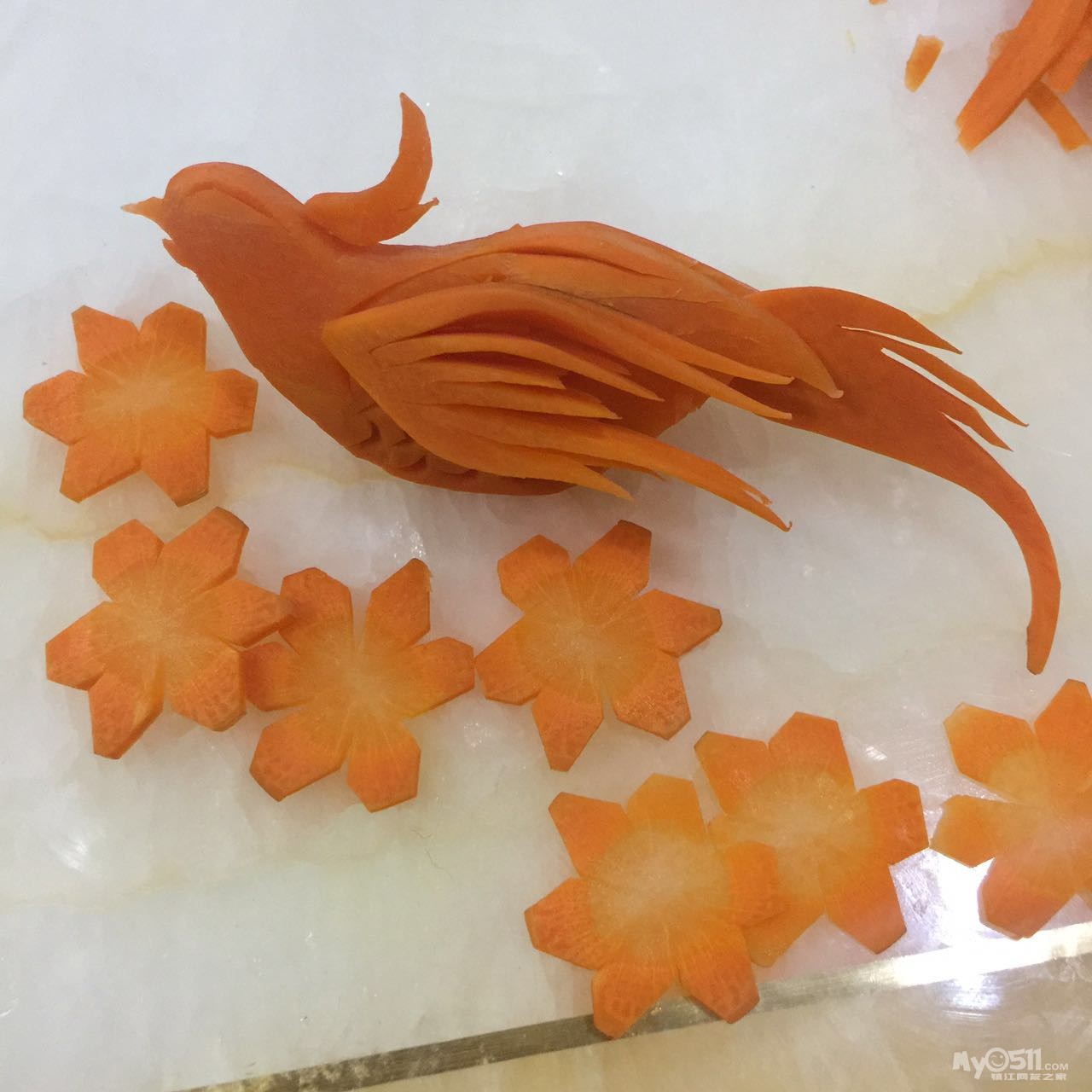【手工雕刻教学】一块萝卜的变形之旅 白萝卜山茶花雕刻课堂实录_哔哩哔哩_bilibili