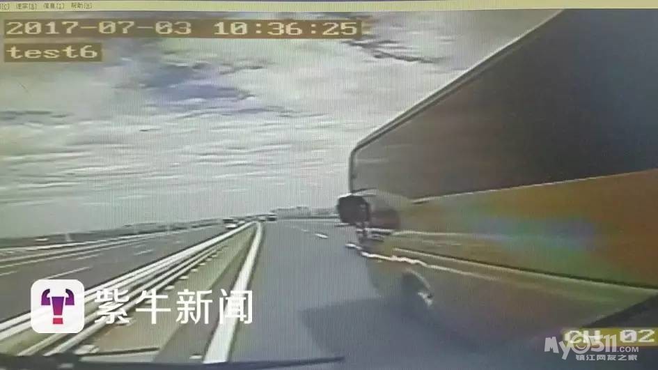 长途大巴与47吨货车苏通大桥上斗气互掐,互