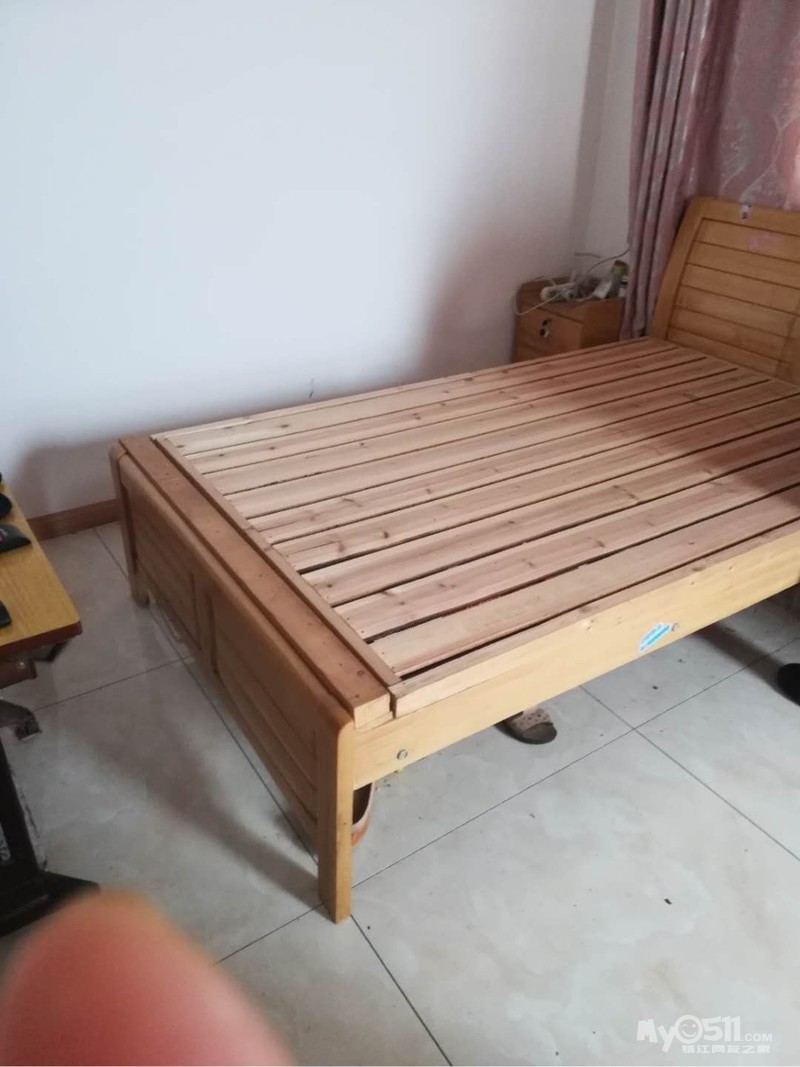 2×2.0米单人床(含床垫)