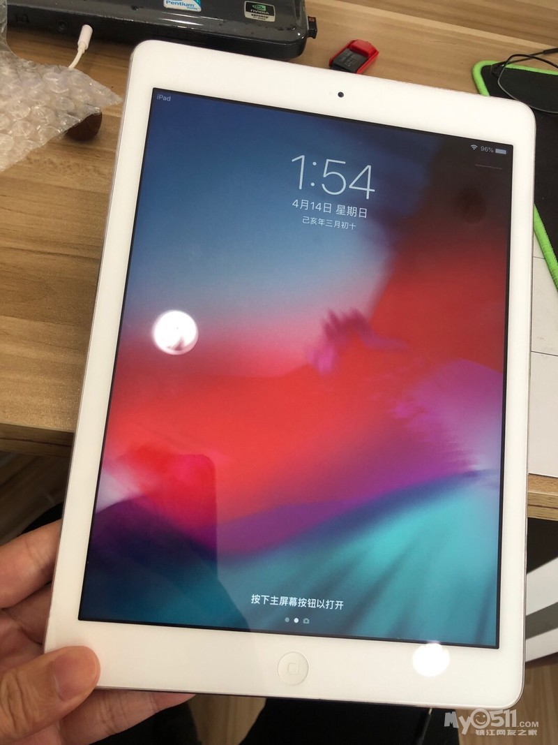 闲置转让 03 出ipad air1 16g   白色ipadair1 16g,wi-fi版,成色98