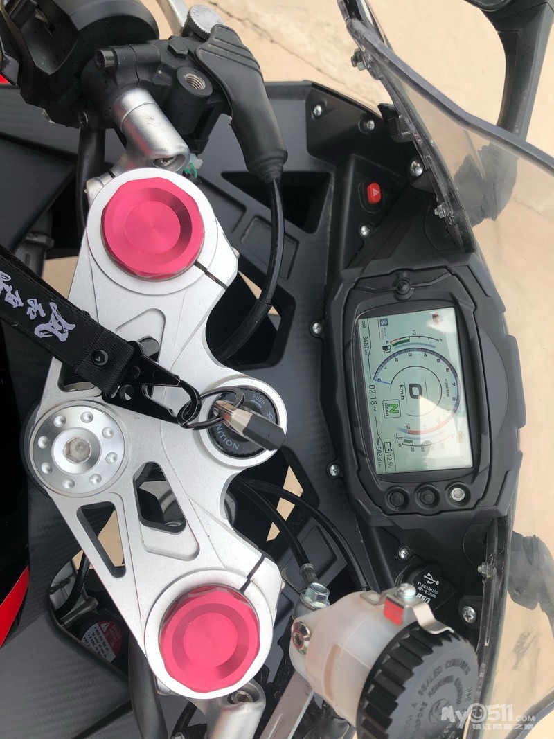 诺玛刀锋400电喷双缸水冷400赛车摩托车