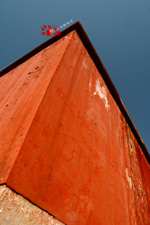 熊出没的地方-一个镜头一堵高墙