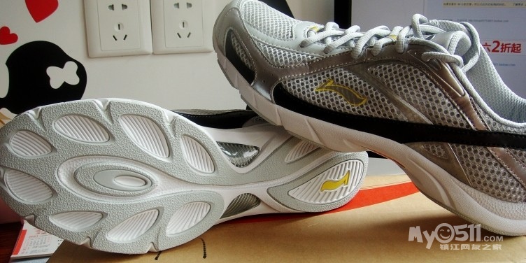 断码正品耐克 李宁t恤 篮球鞋 轻跑鞋低价销售 速度围观