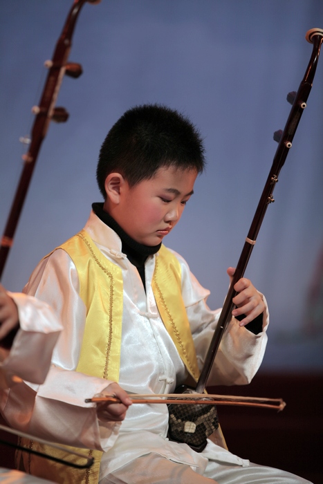 10月29日晚青年二胡演奏家万亿在市少年宫演出镜头