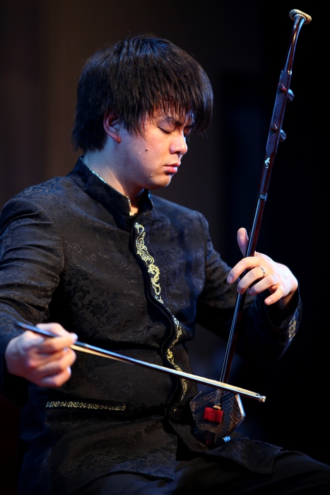 10月29日晚青年二胡演奏家万亿在市少年宫演出镜头