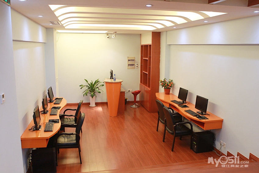 2013新的一年开始啦《品尚国际健身室内恒温游泳馆》位于江滨新村古城