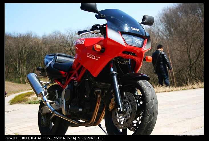 现有稀世珍品"雅马哈trx850街车"出现