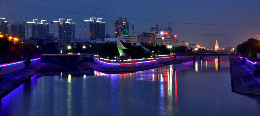 丹东月亮岛夜景图片