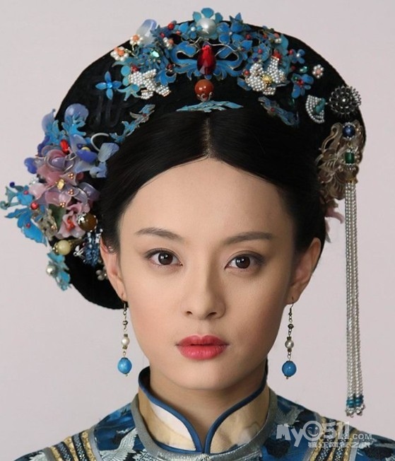 清朝女子的头饰发型,才发现,女人折腾起来是不分时代国籍的呢