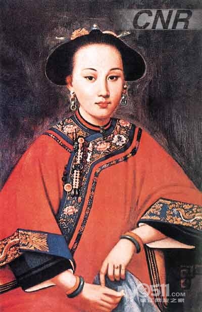 清朝女子的头饰发型,才发现,女人折腾起来是不分时代国籍的呢