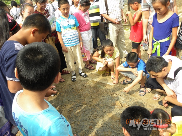 如何正确带孩子参观博物馆 12080717450fd446105b86cbcf.jpg