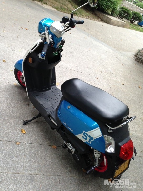 转让三阳tini110踏板车 蓝白花 镇江市牌 行驶5000公里 成色9新