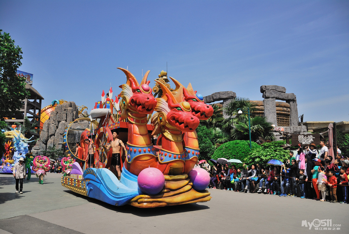 恐龙园"4d过山车"依旧给力,偶遇美女列队巡游让俺精神抖擞.