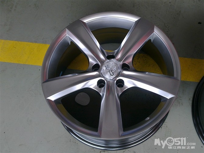 出售经典福克斯17寸oz轮毂,rs塑料大包围,有需要的朋友联系