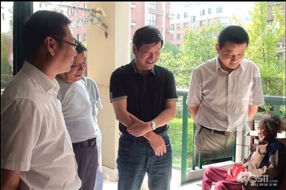 安徽宁国副市长看望百岁老人 疑似ps照片 