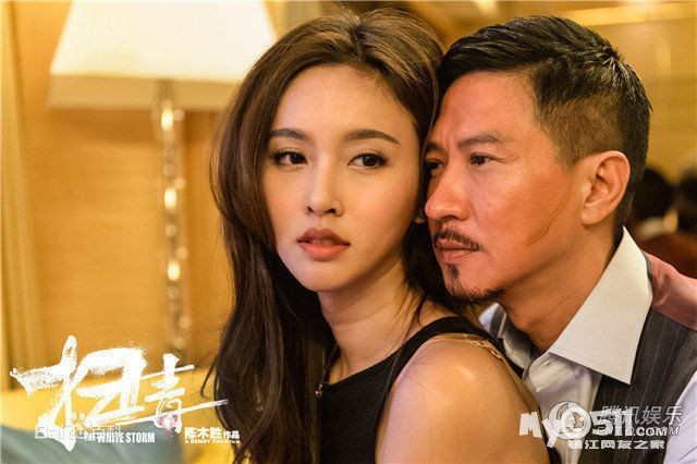 最后两死一伤的结局,倒给人无比平静幸福的感觉. 鳄鱼潭前,选一个.