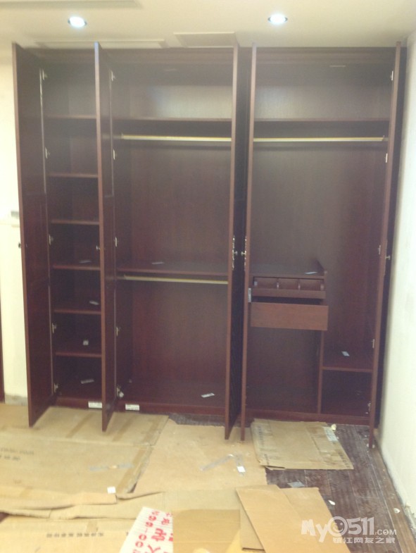 德维尔衣柜------------木态板-------------------全球首发