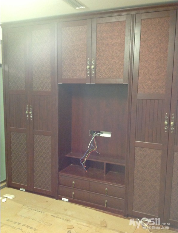 德维尔衣柜------------木态板-------------------全球首发