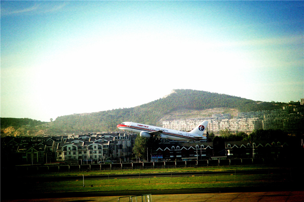 起飞(图片拍于大连周水子机场)