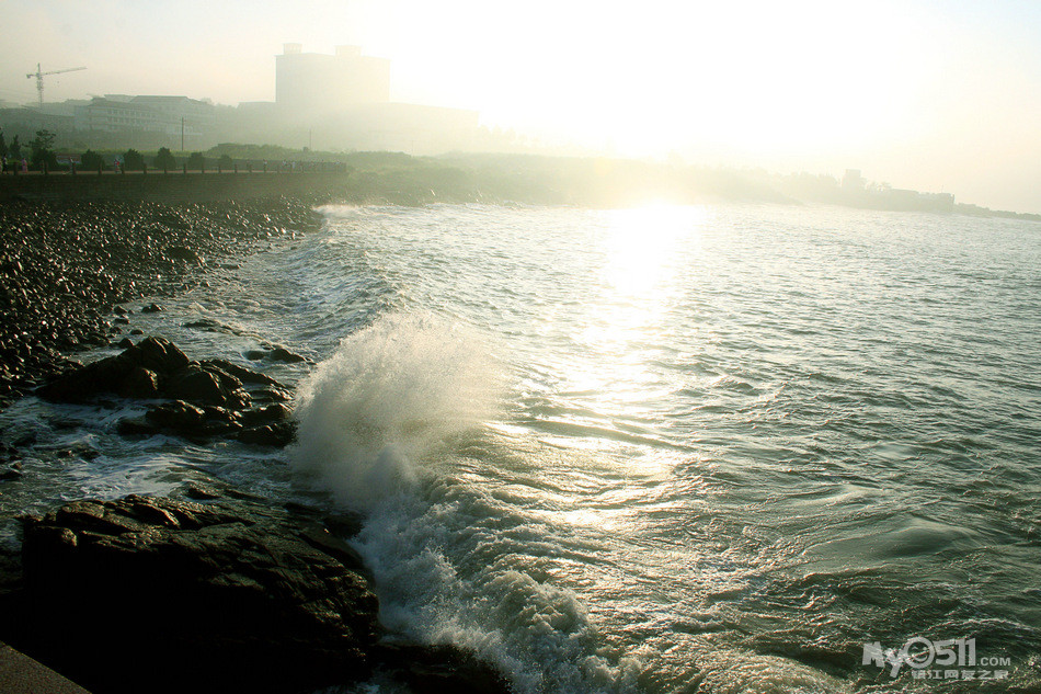 海風吹,海浪湧! (山東石島的海邊風景)