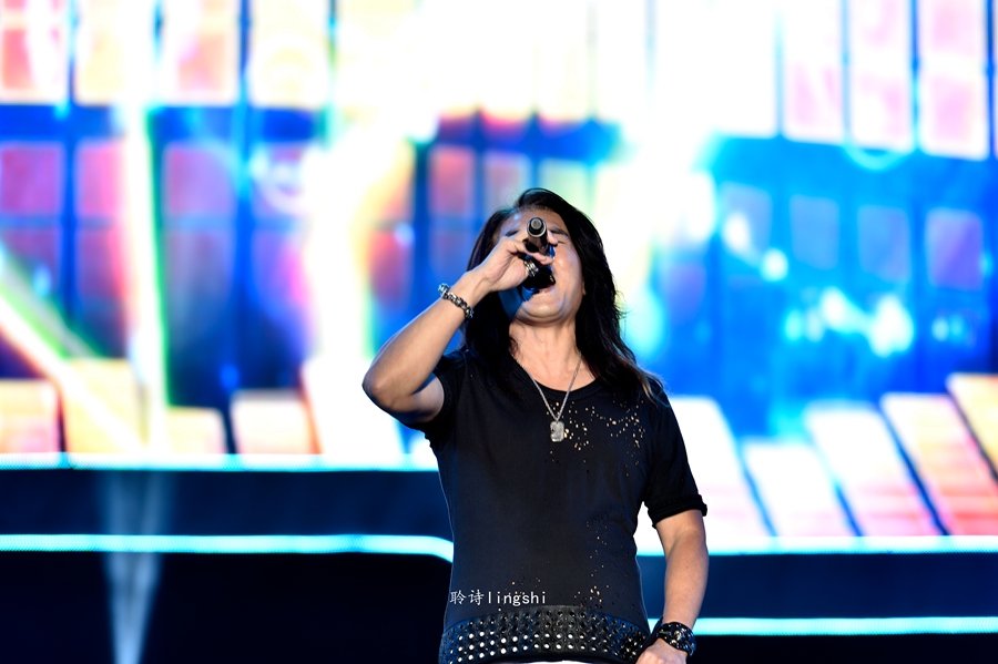 镇江体育场华语巨星演唱会-----节目主持人互动与明星们的风采(海量