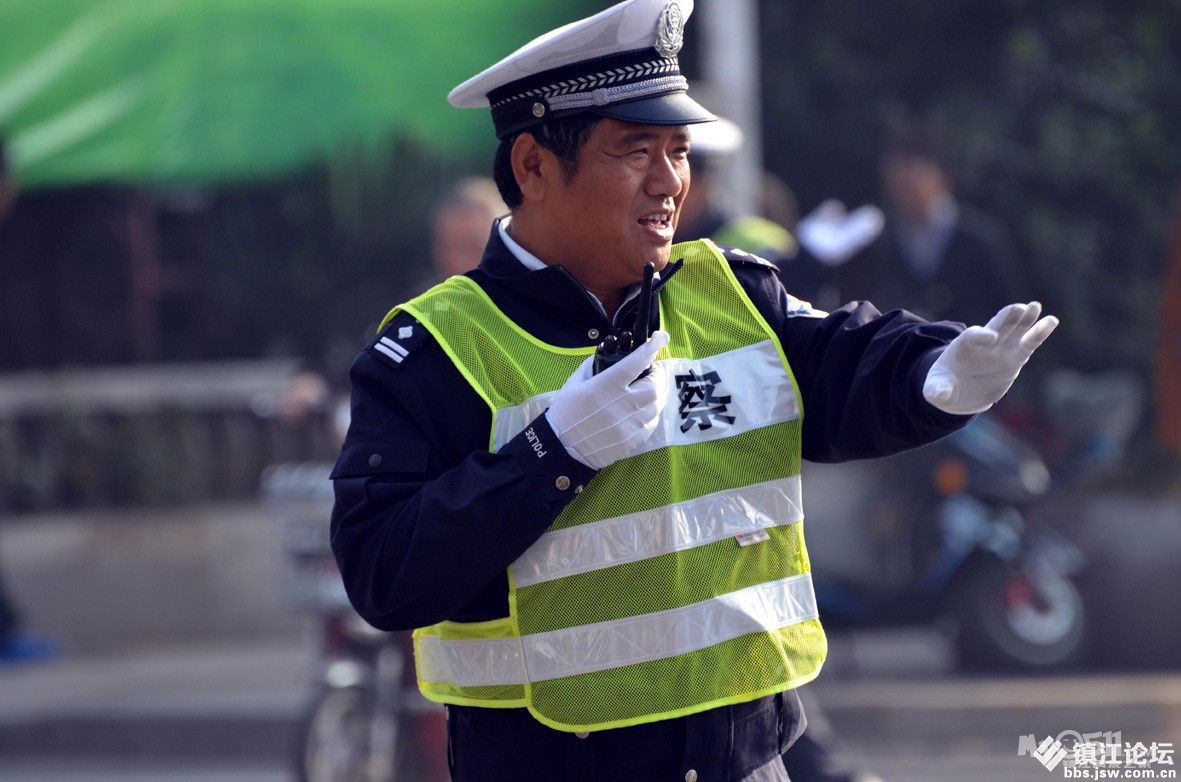 寻找身边最美交警 跟拍王广盛