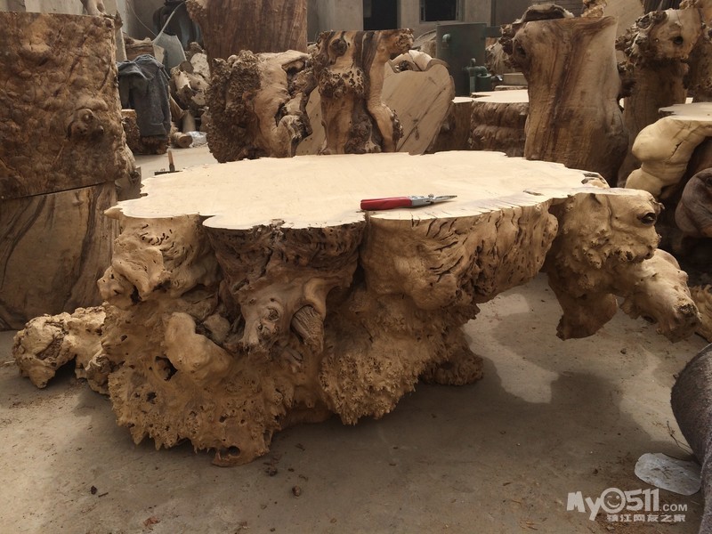 本人有胡杨树树根茶桌转让