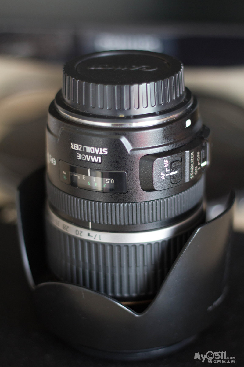 出佳能半幅镜皇17-55 f2.