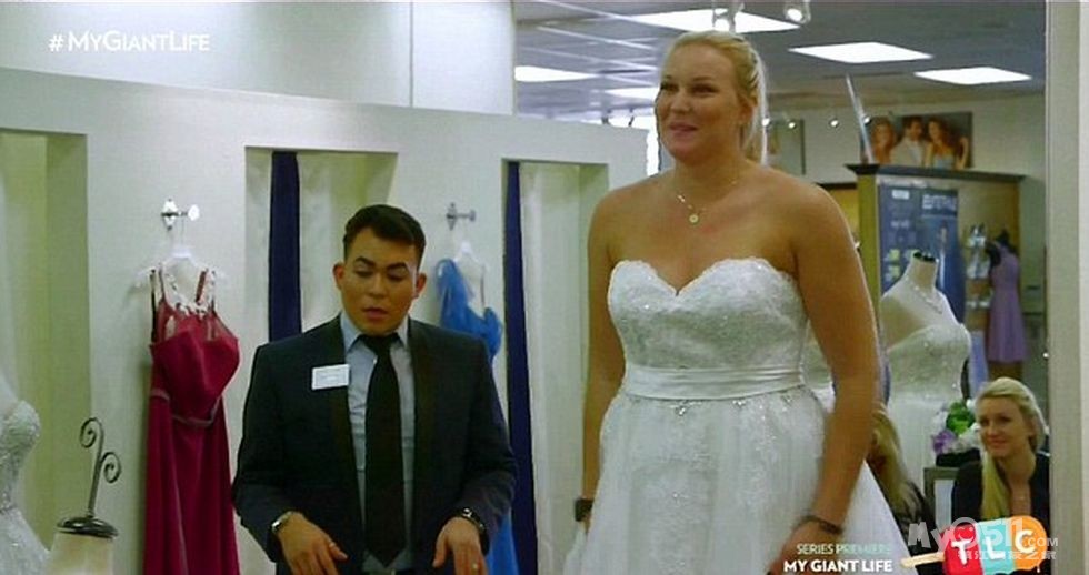 看完2米女巨人们的日常生活 感觉自己矮的真可爱!