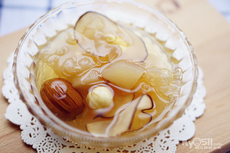 海底椰百合蜜枣银耳羹