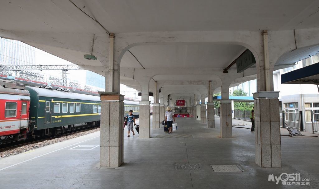 留住珍贵的记忆----给即将改造的镇江老火车站留个影