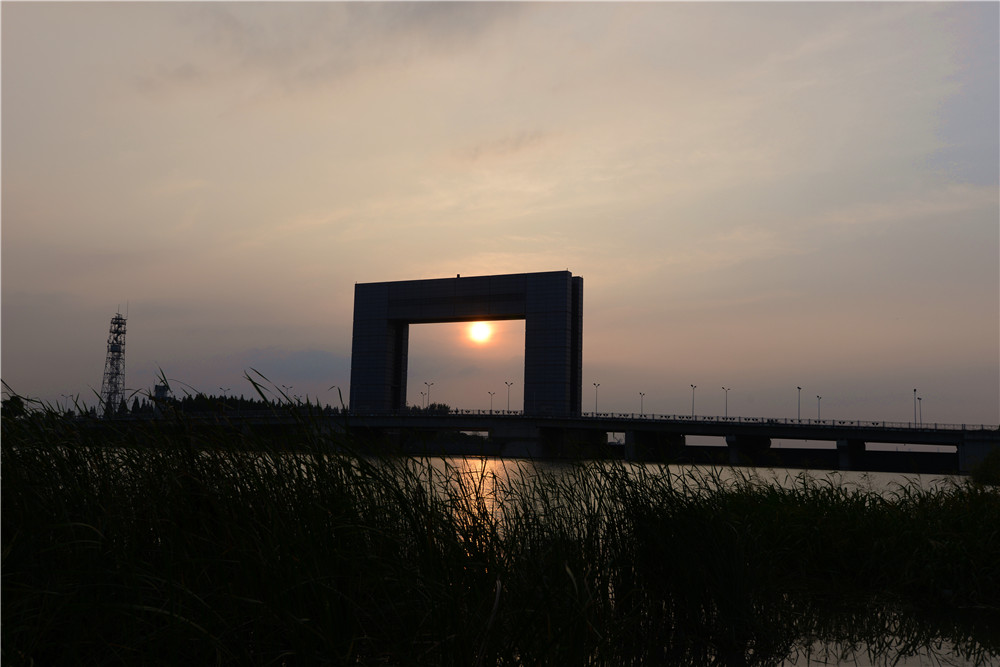 日落江海门,霞染九月天