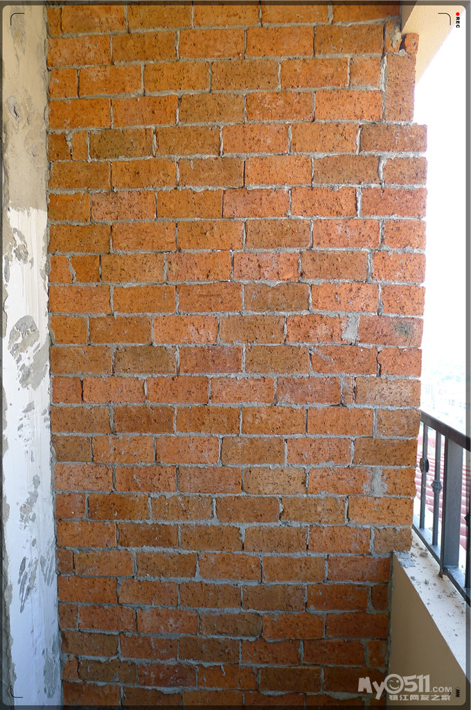 墙体改造正在进行,2寸半的墙砌这么平整俺有点吃惊,不过这么薄的墙吃
